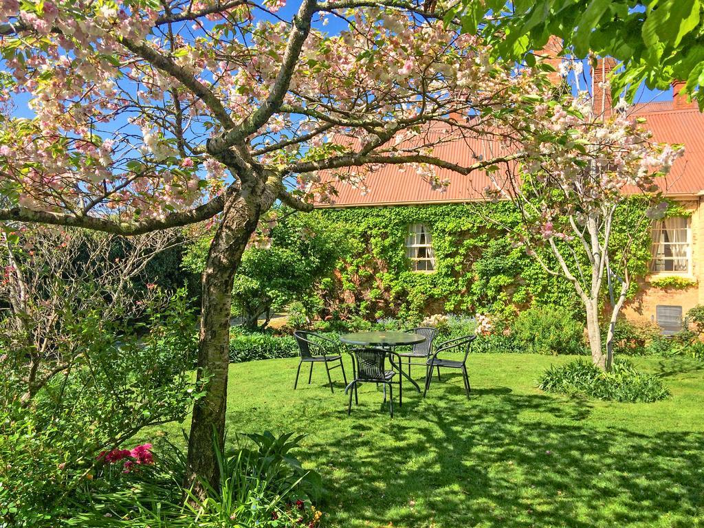 The Racecourse Inn Longford Экстерьер фото