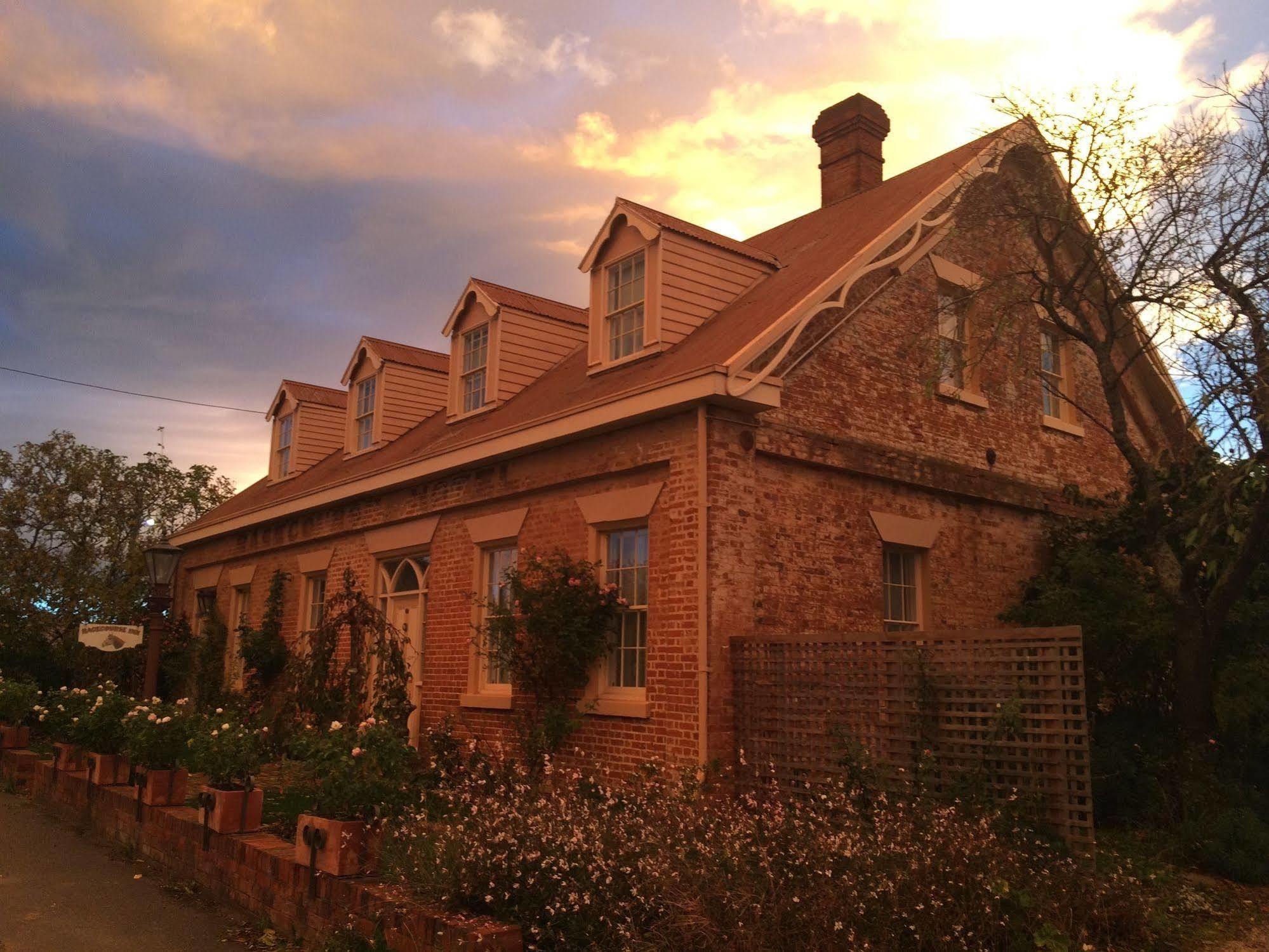 The Racecourse Inn Longford Экстерьер фото