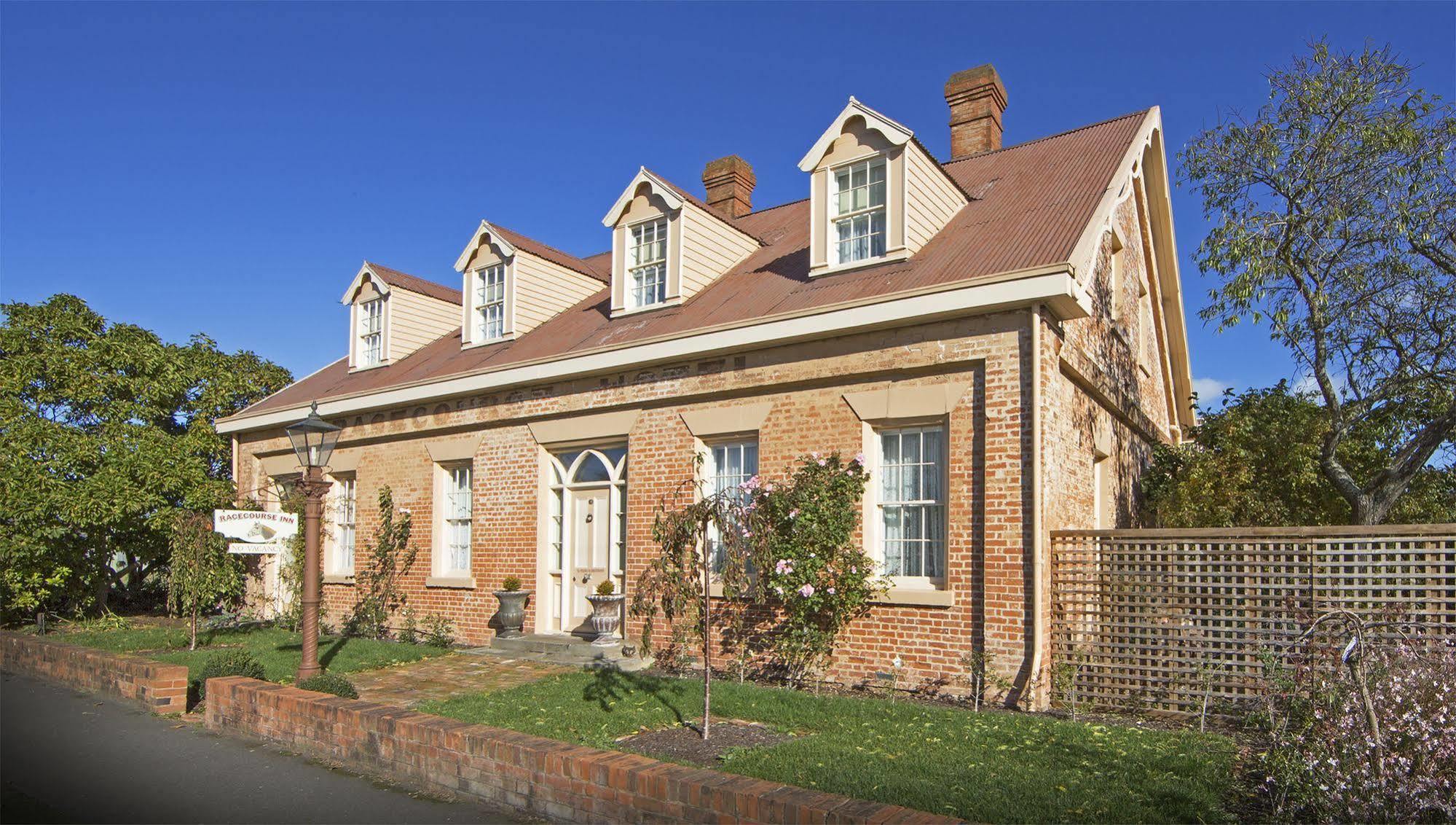 The Racecourse Inn Longford Экстерьер фото