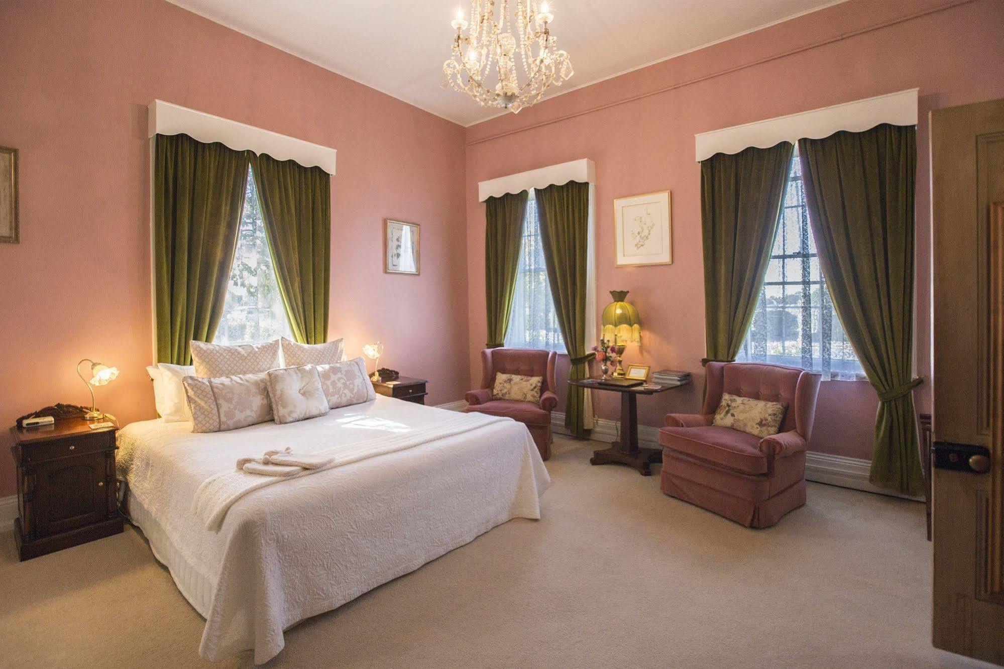 The Racecourse Inn Longford Экстерьер фото