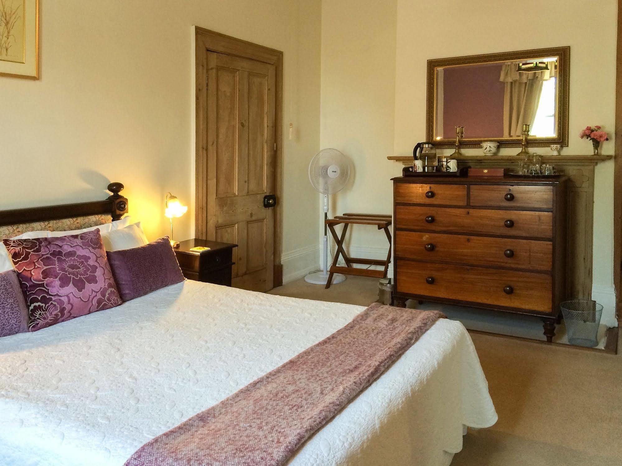 The Racecourse Inn Longford Экстерьер фото