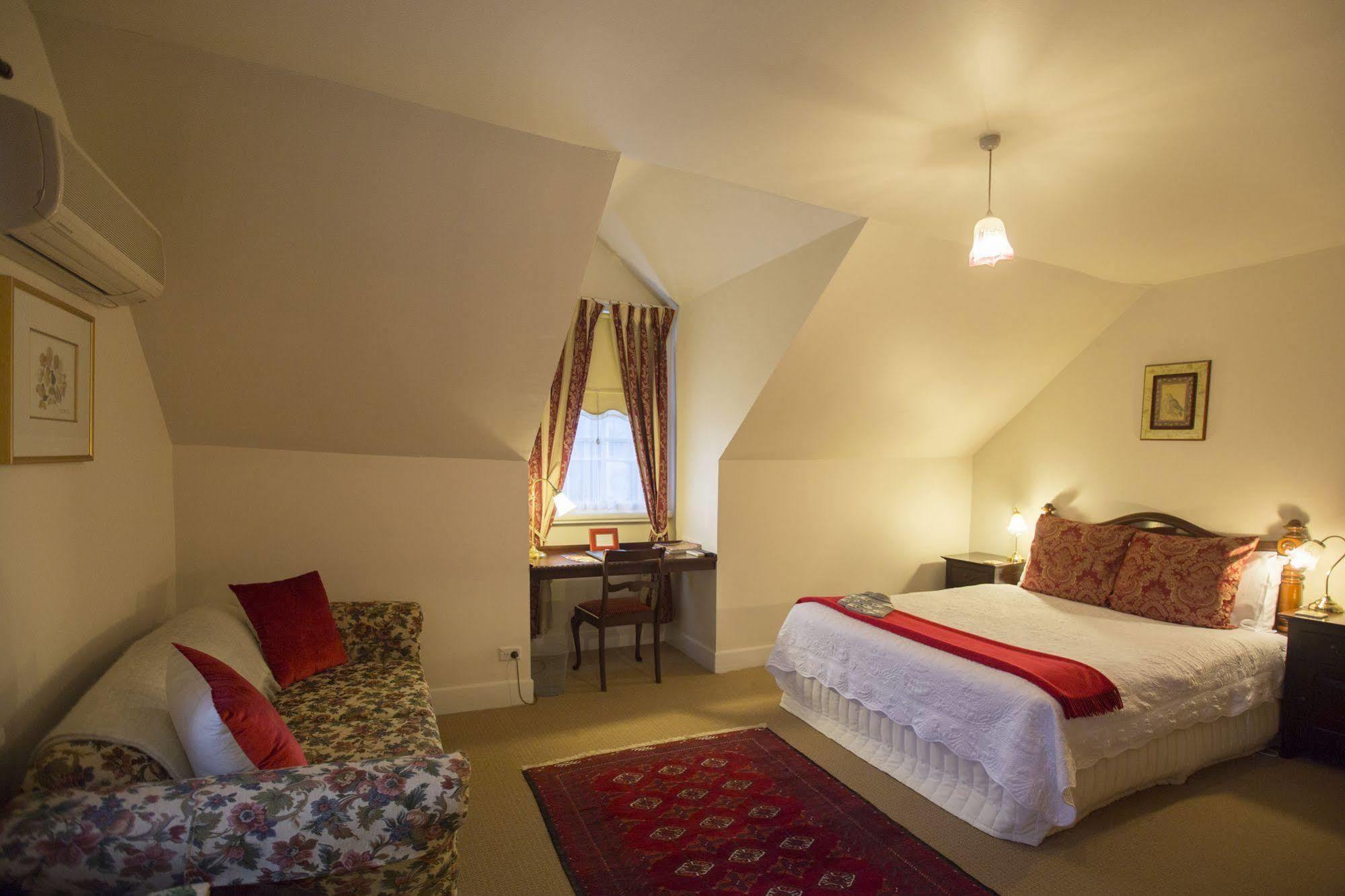 The Racecourse Inn Longford Экстерьер фото