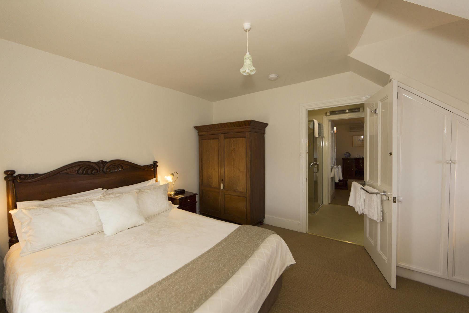 The Racecourse Inn Longford Экстерьер фото