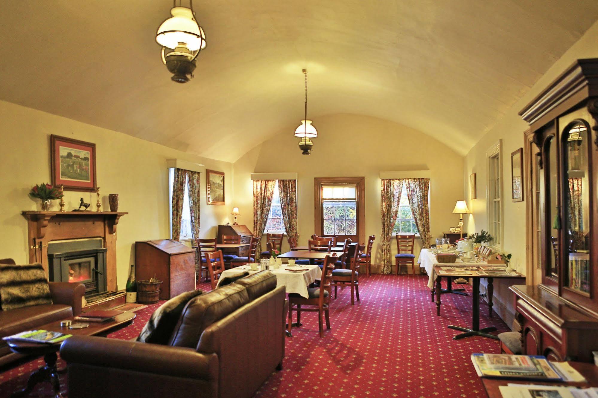 The Racecourse Inn Longford Экстерьер фото