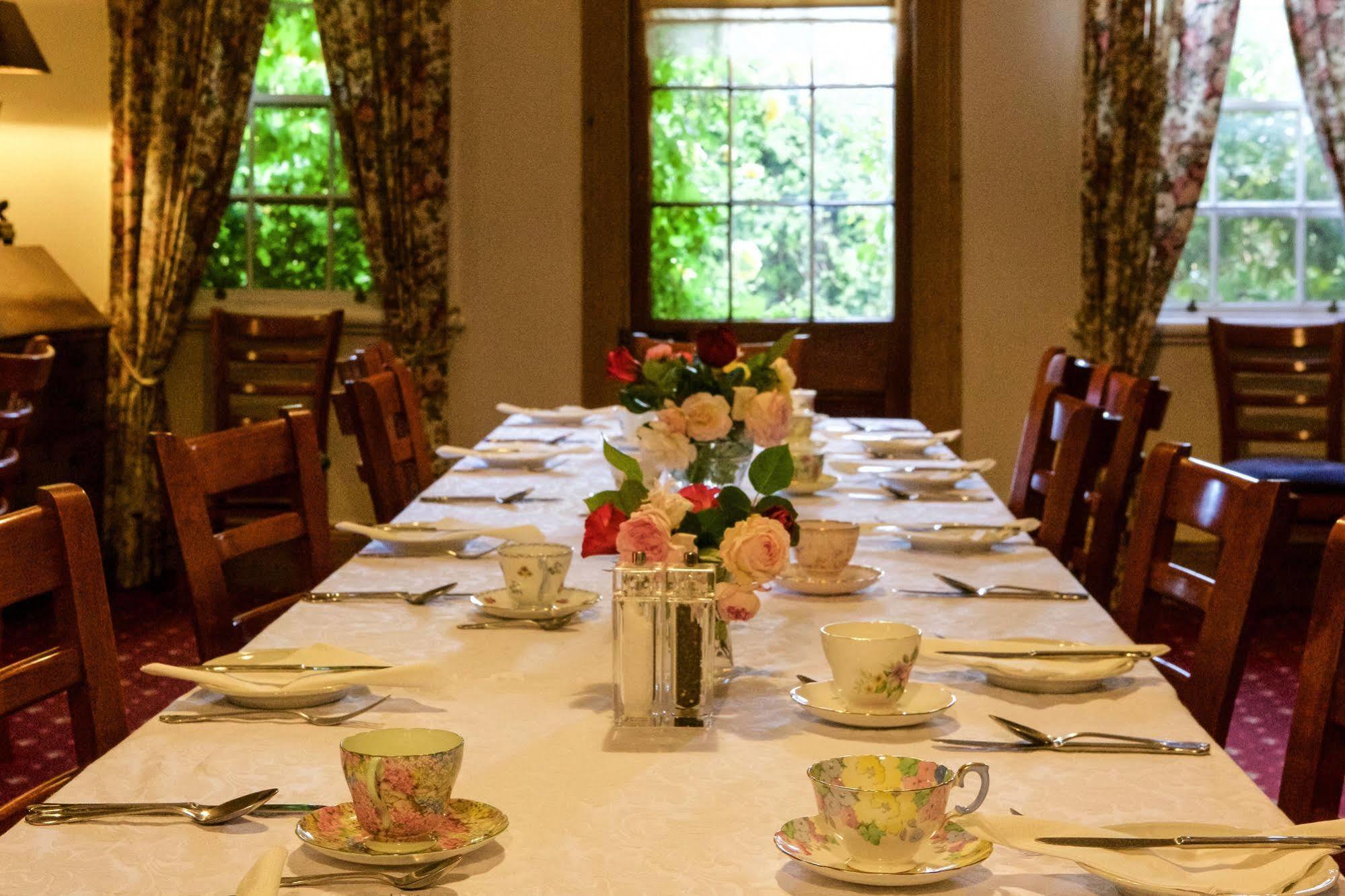 The Racecourse Inn Longford Экстерьер фото