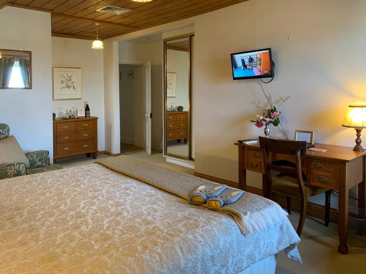 The Racecourse Inn Longford Экстерьер фото